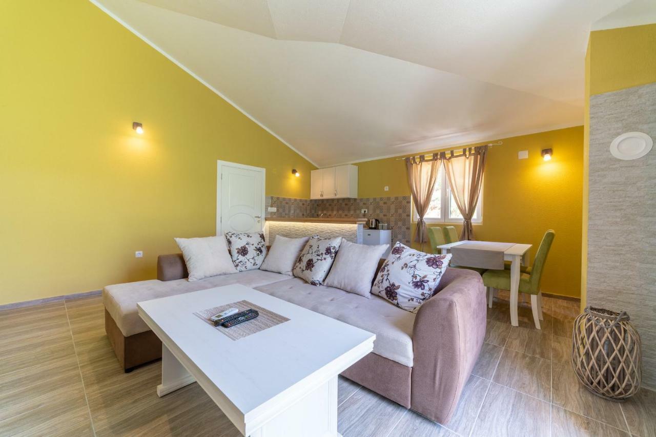 Apartments Kingfisher Virpazar Eksteriør bilde