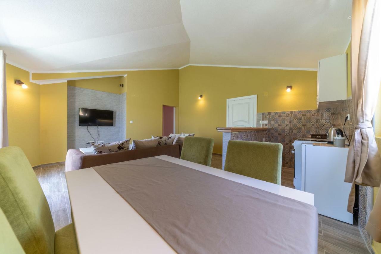 Apartments Kingfisher Virpazar Eksteriør bilde